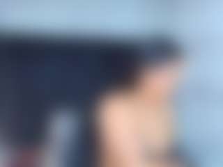 Ava777 MILF webcam performer live streaming