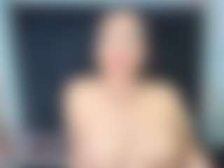 Ava777 MILF webcam performer live streaming