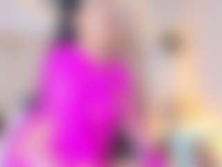 Ava777 MILF webcam performer live streaming