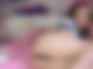 sweetjulia2813's Live Sex Cam Show