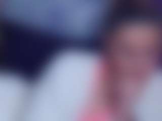 Live cam show with CassieSpell - Striptease MILF on xDating