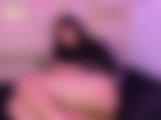 Live cam show with Cami - Black Hair on Camsoda