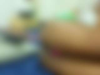 Live cam show with Daffne - Petite on luckytryst.com