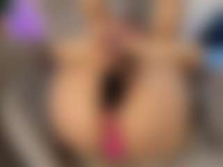 Live cam show with Pantyhose Arianna - Fingering on Camsoda