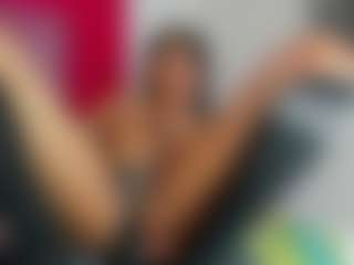 Live cam show with ZoeeMorettii - Bald on Soda Cam