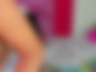 Live cam show with ZoeeMorettii - Tease on Gym Cam Girls