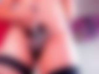Live cam show with ZoeeMorettii - Nipple Piercings on Soda Cam