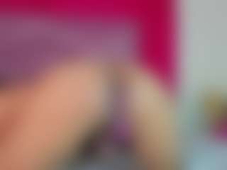 Live cam show with ZoeeMorettii - Average on Camsoda