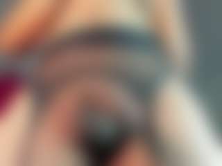 Live cam show with ZoeeMorettii - Tattoos on Camsoda