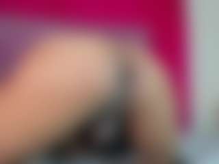 Live cam show with ZoeeMorettii - Average on Camsoda