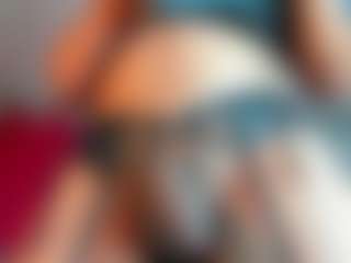 Live cam show with ZoeeMorettii - Bald on livesuperchat.net