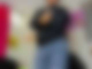 Live cam show with ZoeeMorettii - Bald on live.xheat.ai