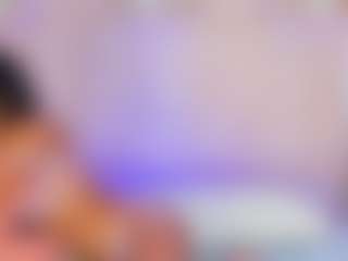 Live cam show with Ciara-Blake - Ebony Petite on Camsoda