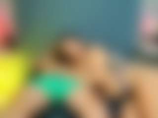 Live cam show with Max and Ashley - Cum on friskycurves.com