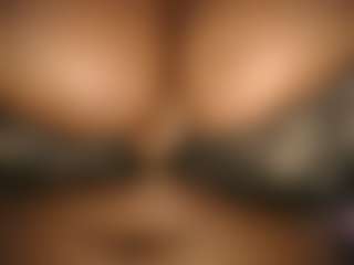 leelahrosesbigtits's Live Sex Cam Show