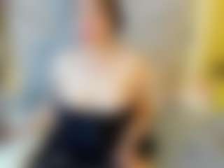 Live cam show with Mia - Bisexual on liverealitysex.com