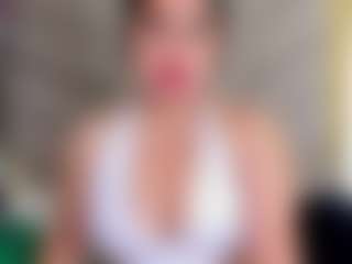 Live cam show with Mia - Bisexual on SinfulBabes