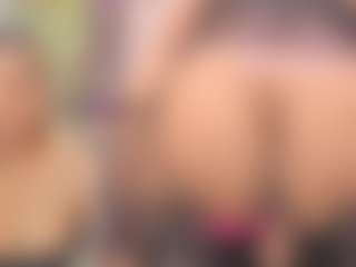 Live cam show with destinyhall1 - Curvy MILF on Camiplay Live