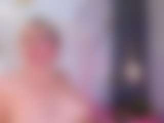 Live cam show with EvaMillins - Body Massage on eurowanks.com