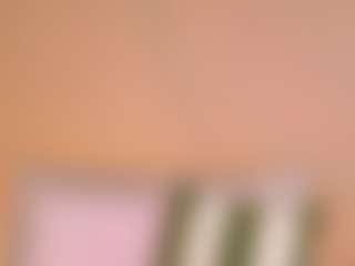 Live cam show with candyy-bella - Oil on AdultVida.com