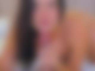 Live cam show with Georgina Reyes - Petite on Camsoda