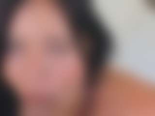 Live cam show with Georgina Reyes - Petite on friskycurves.com