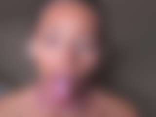 Live cam show with MoireHarbold - Nonnude on Stripli.com