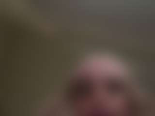 Live cam show with SissyTrixiee - Self Suck on Milfs Live