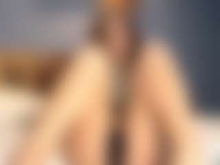 Live cam show with EdythGuy - Upskirt on livesuperchat.net