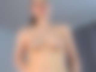 Live cam show with LynetteHeldreth - Camel Toe on livesuperchat.net