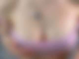 Live cam show with LynetteHeldreth - Striptease on Camsoda