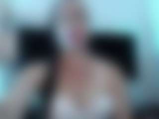Live cam show with Milly-Sanchez - Flashing on Gym Cam Girls