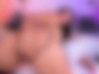 Live cam show with LauraCarther - Petite on live18s.com