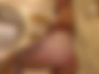 Live cam show with Gaby Manson - Gamer on friskycurves.com