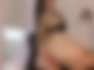 Live cam show with Gaby Manson - Tight on CamwithHer