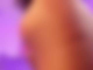 Live cam show with Danna - Small Tits on Milfs Live