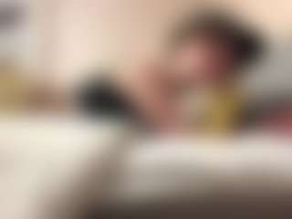 Live cam show with Eli - Curly Hair on live.xheat.ai