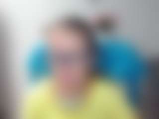 Live-Cam-Show mit LizzySparkle - Green Eyes auf Camsoda