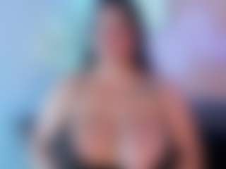 Live cam show with Karolinee - Fingers on Camsoda