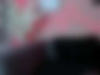 Live cam show with Karolinee - Petite on Livezox
