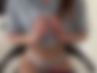 Live cam show with LynneCaudle - Upskirt on Milfs Live