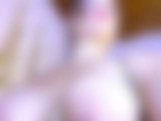 Live cam show with Lunaa-jonhsonn - Double Penetration on Camming Site