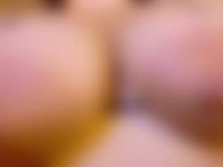 Lunaa-jonhsonn's Live Sex Cam Show