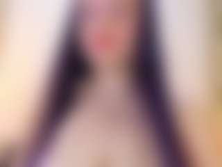 Lunaa-jonhsonn's Live Sex Cam Show