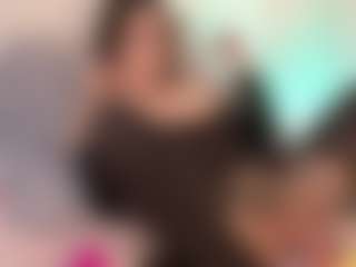Live cam show with Samaraa-Smith - Shaved on Uber Horny