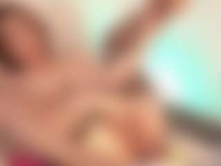 Samaraa-Smith MILF webcam performer live streaming