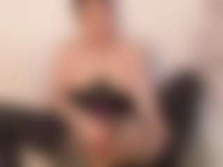 Live cam show with Samaraa-Smith - Facial Piercings on Camming Site