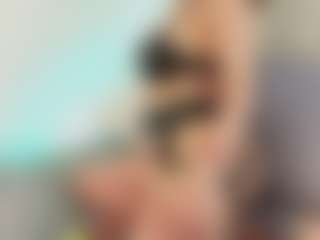 Live cam show with Samaraa-Smith - Plug on Milfs Live