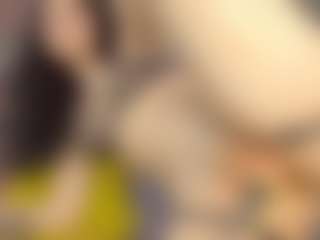 Live cam show with Juicy-Vikki - Gagging on Camming Site