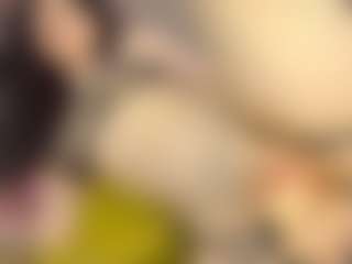 Live cam show with Juicy-Vikki - Gagging on Camsoda